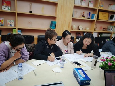 躍然圖上 攜手十余校舉辦幼小銜接家庭教育研討會(huì)，為家長(zhǎng)提供專業(yè)咨詢服務(wù)
